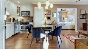 Huis, Meerdere bedden (Broughton Street Carriage House) | Dineren op de kamer