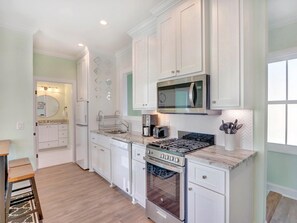 Apartment, Multiple Beds (Gaston Hideaway) | Private kitchen