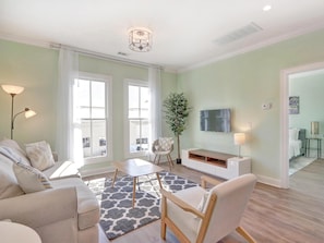 Apartment, Multiple Beds (Gaston Hideaway) | Living room