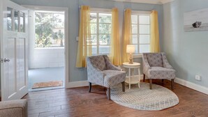 Apartment, Mehrere Betten (Sundial Inn Unit 1) | Wohnzimmer