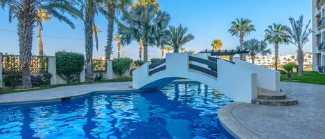 حمّام سباحة خارجي