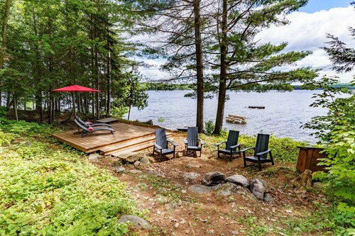 Private Cottage with a Loft on a 3 Lake Chain **Includes a Bunkie** 