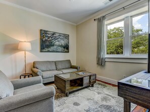 Apart Daire, Birden Çok Yatak (Bay Street Loft Unit 201) | Oturma odası