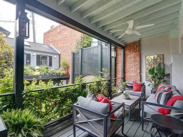 하우스, 침대(여러 개) (The Red Door on Monterey) | 발코니