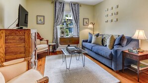 Maison, Plusieurs lits (Perry Lane Carriage House) | Salle de séjour