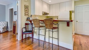 Maison, Plusieurs lits (Perry Lane Carriage House) | Cuisine privée
