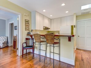 House, Multiple Beds (Perry Lane Carriage House) | Private kitchen
