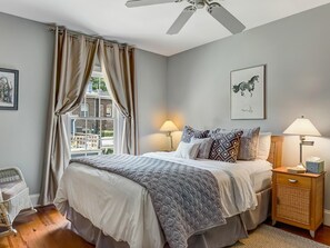 House, Multiple Beds (Perry Lane Carriage House)