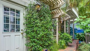 Maison, Plusieurs lits (Perry Lane Carriage House) | Terrain de l’hébergement 