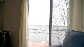 A room with a view of a marina through a large window. - Great Blue Resorts - Golden Beach Resort (Alnwick/Haldimand)