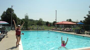 Sæsonbestemt udendørs pool