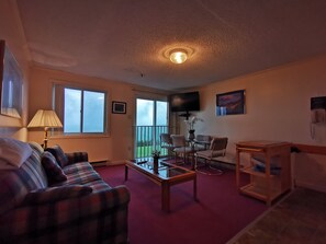 Smart TV - ❤️ML first floor Ski In/Out Condo.Slope side,Long rang view 15% off ski rentals  (Snowshoe)