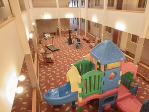 Children’s area - ❤️ML first floor Ski In/Out Condo.Slope side,Long rang view 15% off ski rentals (Snowshoe)