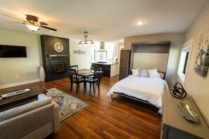 1 bedroom, travel cot, free WiFi, bed sheets