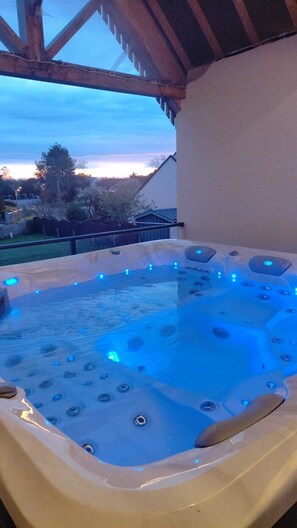 Bain à remous extérieur