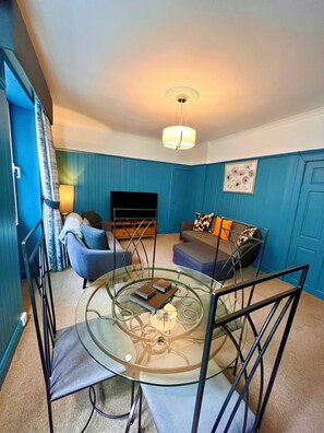 Design Apartment, 2 Bedrooms | In-room dining - Old Spittal Hospital Apartment (Stirling)