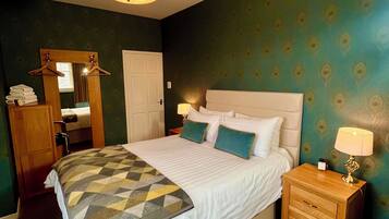 Căn hộ có thiết kế đặc sắc, 2 phòng ngủ | Nệm có lớp đệm bông, màn/rèm cản sáng, bộ trải giường