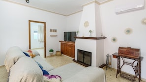 TV, fireplace - Casa Rural Entre Olivos La Puebla de Cazalla by Ruralidays (Seville)