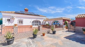 Property grounds - Casa Rural Entre Olivos La Puebla de Cazalla by Ruralidays (Seville)