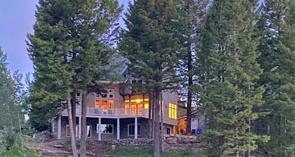 Waterfront on Henry's Lake - 10 bedroom 7 bathroom home