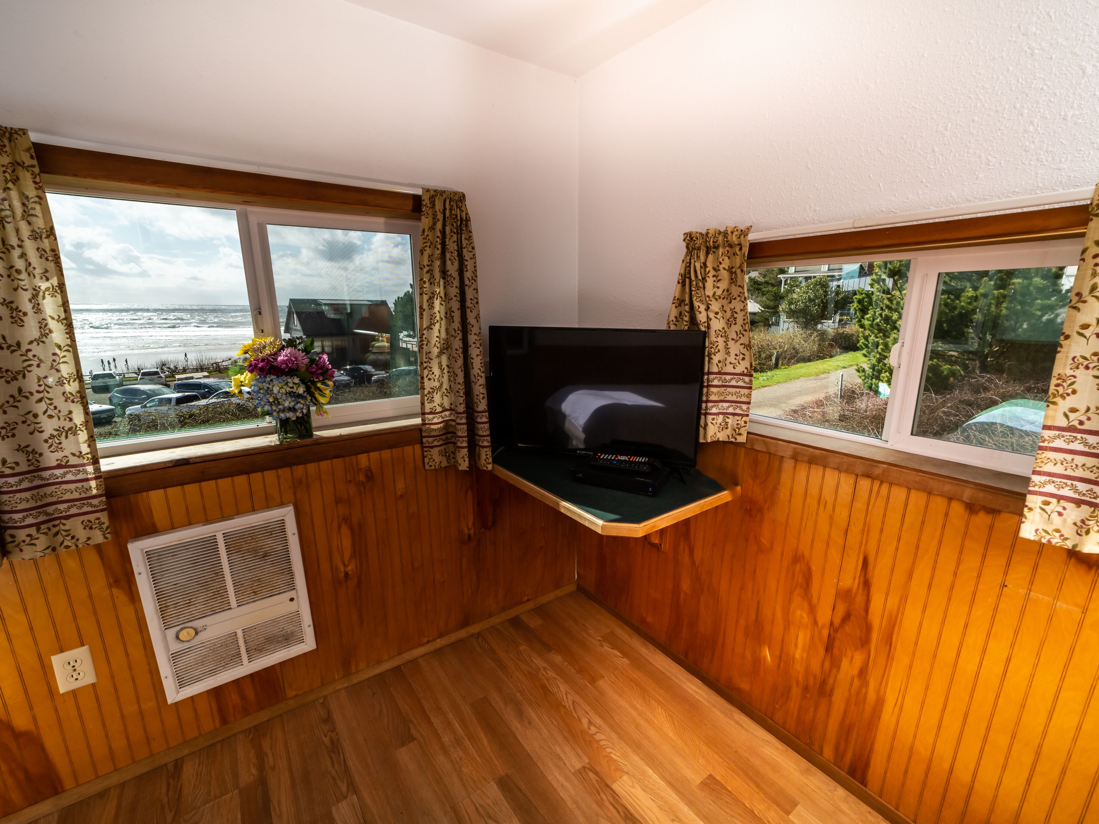 Cabane Économique, 1 grand lit, vue océan | Décoration personnalisée, ameublement personnalisé, Wi-Fi gratuit