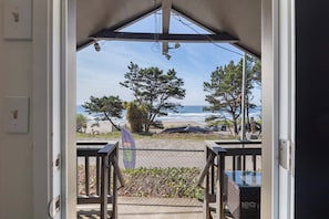 16: Studio Cabin, Ocean View | Terrace/patio - Oceanside Ocean Front Cabins (Tillamook)