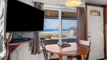 Two Bedroom Cabin, Kitchen, Sea View | Living area