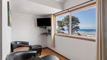 Cabana básico, 1 cama Queen | Área de estar | TV de tela plana