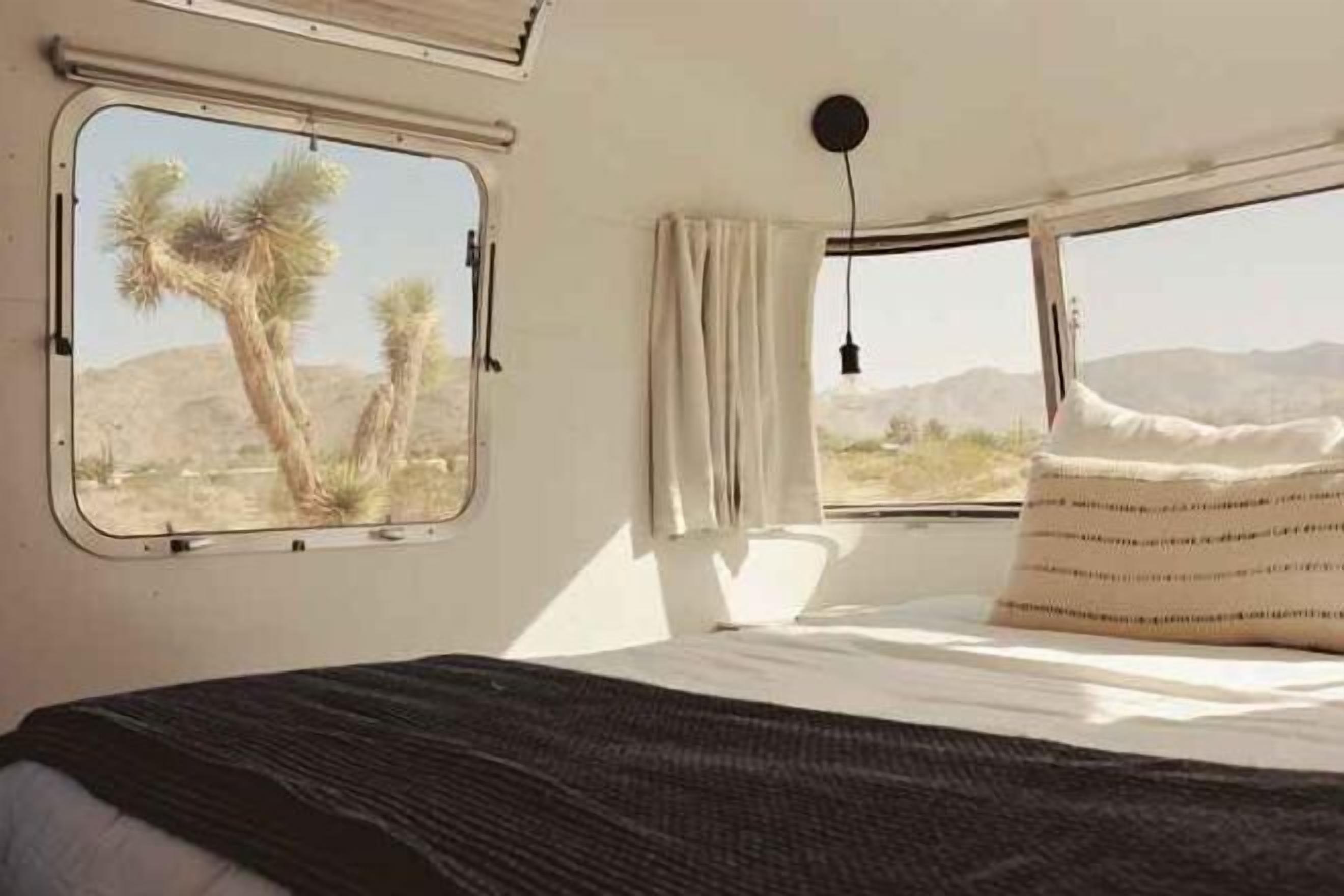 Laptop workspace, free WiFi, bed sheets