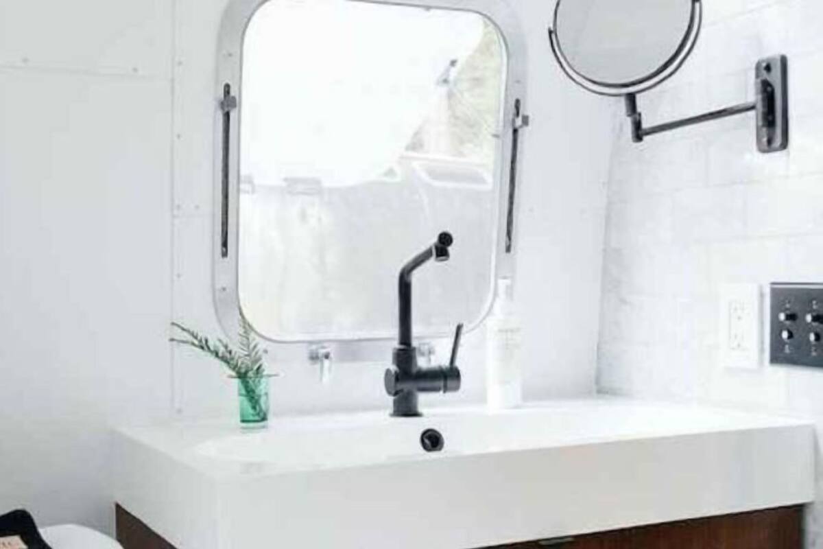 Kamar mandi | Shower, pancuran hujan, pengering rambut, dan handuk