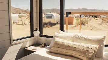 Laptop workspace, WiFi (free), bed sheets