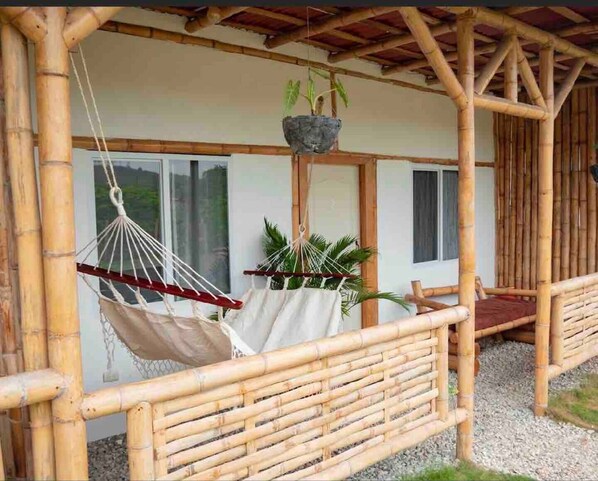 المنطقة المحيطة بالمنشأة