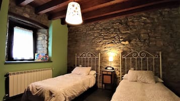 4 quartos, ferros/tábuas de passar roupa, Wi-Fi, roupa de cama