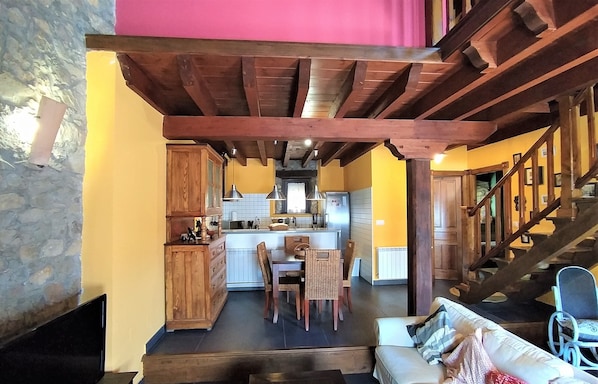 TV, fireplace