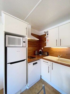 冰箱、微波炉、炉灶、洗碗机