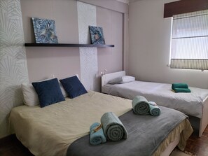 1 bedroom, iron/ironing board, free WiFi, bed sheets - Private room A/C, Cable TV, Wifi (Corroios)