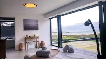 4 habitaciones, tabla de planchar con plancha y cuna de viaje