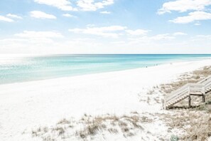 Beach nearby - Canal-front home, a few blocks to beach & Seaside, fire table, chic beach setup (Santa Rosa Beach)