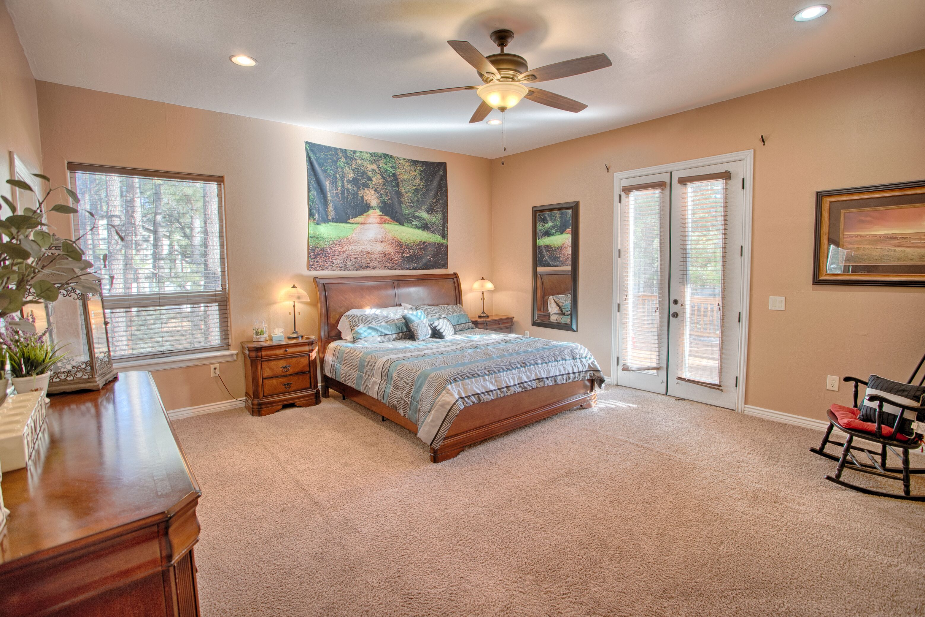 6 chambres, fer et planche à repasser, lit parapluie, Wi-Fi gratuit