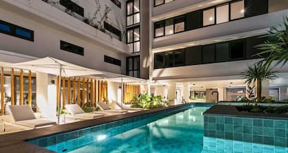 Luxe Hotel Style with Amenities of Apartment City Vibes near Beach/ Restaurants