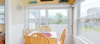 Cottage with deck & sunroom - steps to Long Sands Beach