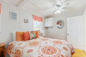 2 bedrooms, iron/ironing board, internet, bed sheets