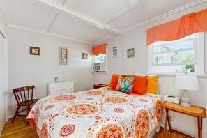 2 bedrooms, iron/ironing board, internet, bed sheets