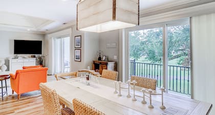 Delightful getaway with golf course views, private pool, and high-speed WiFi