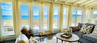 Blissful Beachfront Bungalow. Beach- Hot tub & Sauna-All Weather Dome-Private