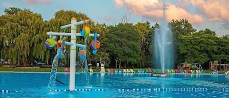 Outdoor pool, a heated pool