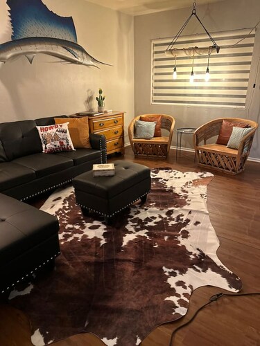 *Walk to Downtown *Pet Friendly *Hidden Gem