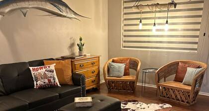 *Walk to Downtown *Pet Friendly *Hidden Gem