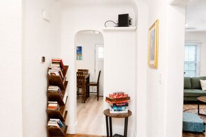 Interior - Beaver Street Cottage w/AC, Fully Fenced Yard, W/D, 4 Smart TVs, Speedy WiFi. (Flagstaff)