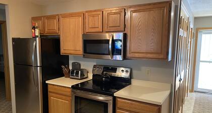 2 bedroom (sleeps 6) cozy condo in the heart of North Conway, NH.